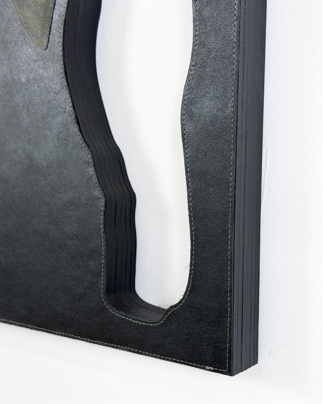 Bobbie 30" x 23.5"